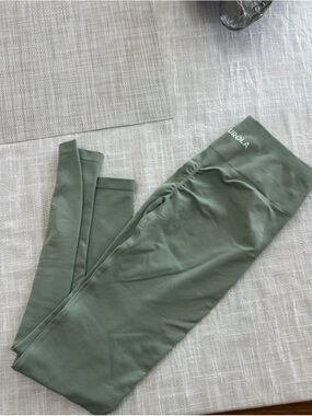 Aurola light sage green scrunch butt leggings